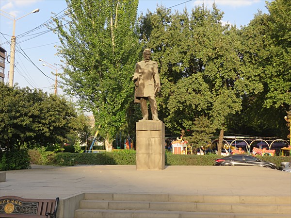 132-Памятник Грибоедову